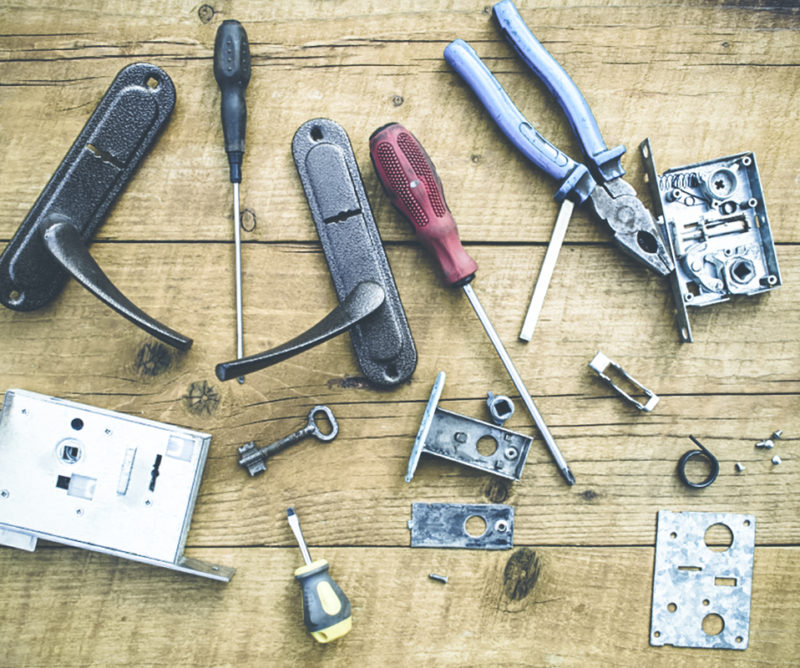 Outillage de professionnel en menuiserie et serrurerie