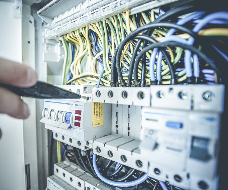 Entretien d'une armoire électrique